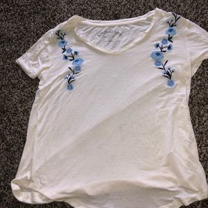 White flower tee